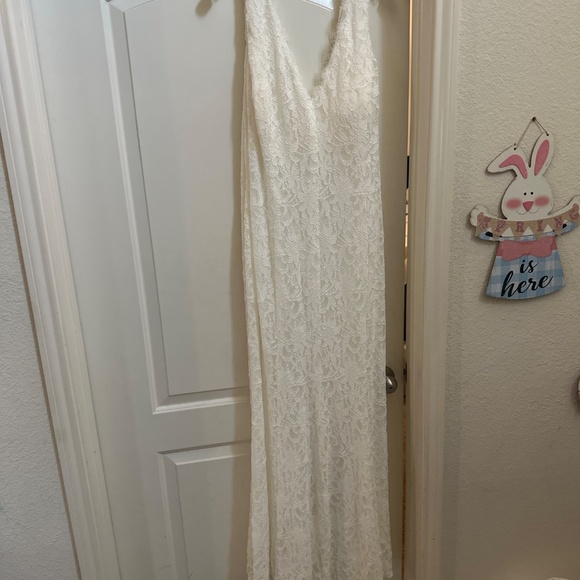 David’s Bridal Studio Lace Wedding Dress - Picture 2 of 6